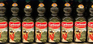 Carbonell incorpora un código QR único en cada botella para difundir el origen de sus aceites