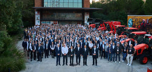 Kubota celebra 50 años en Europa homenajeando a los concesionarios y distribuidores con un evento exclusivo