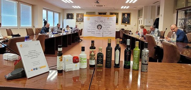 Picualia. Diseño de envases para aceite de oliva virgen extra - Cabello x  Mure - Diseño Gráfico Jaén